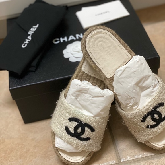 Chanel 20A Espadrille Ivory Black Size 39 - Picture 6 of 6